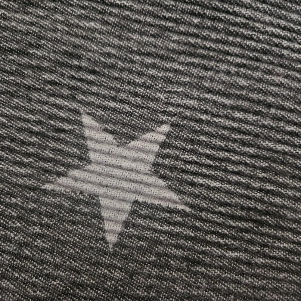 NWT Pretty Persuasions Reversible Gray Star Print Ripple Effect Scarf